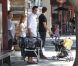 Jessica Alba et Cash Warren présentent enfin leur petite Haven née le 13  août 2011. Honor quant à elle est toujours en pleine forme ! Beverly  Hills, 8 octobre 2011