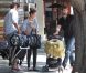 Jessica Alba et Cash Warren présentent enfin leur petite Haven née le 13  août 2011. Honor quant à elle est toujours en pleine forme ! Beverly  Hills, 8 octobre 2011