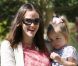 Jennifer Garner porte son adorable Seraphina à Los Angeles le 9 octobre 2011 