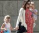 Jennifer Garner enceinte et ses deux filles Violet et Seraphina  se rendent à un musée avec une amie à Los Angeles le 9 octobre 2011  