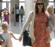 Jennifer Garner enceinte et ses deux filles Violet et Seraphina  se rendent à un musée avec une amie à Los Angeles le 9 octobre 2011  