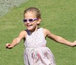 Violet, la fille de Jennifer Garner court pour se rendre au musée à Los Angeles le 9 octobre 2011 <br />
