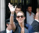 Céline Dion quittant son hôtel parisien avec son fils