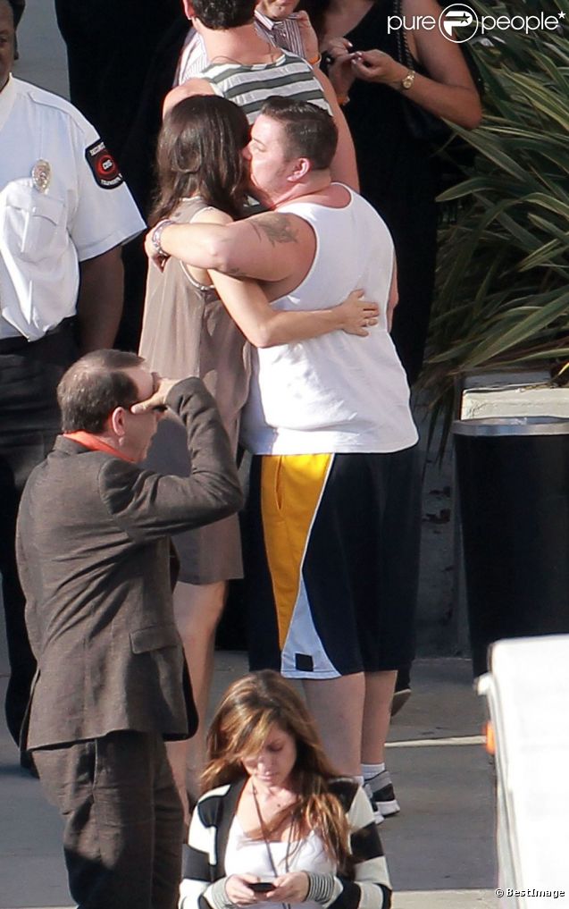 Chaz Bono et Jennifer Elia en coulisses de l'émission Dancing With The Stars, diffusée sur ABC. 11 octobre 2011