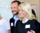 Le prince Haakon et la princesse Mette-Marit, toujours en parfaite harmonie, en visite le 11 octobre 2011 à l'Institut du Travail de Buskerud.