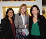 Maya Lauqué entourée de Marianne Romestain et Camille Naïm lors du happening Darel où le Simple Bag a été célébré ! Le 11 octobre  2011 à la nouvelle boutique Gérard Darel, 46 rue du Bac. 75007 PARIS.