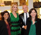 Sarah Marshall et Jean-Claude Jitrois avec Camille Naïm et Marianne Romestain lors du happening Darel où le Simple Bag a été célébré ! Le 11 octobre  2011 à la nouvelle boutique Gérard Darel, 46 rue du Bac. 75007 PARIS.