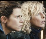 Karin Viard et Marina Foïs dans Polisse. 