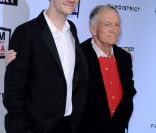 Hugh Hefner et son petit-fils Marston Hefner à l'avant-première de Rhum Express le 13 octobre à Los Angeles.