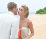 Amber Heard et Aaron Eckhart dans Rhum Express. 