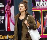 Keri Russell, l\'actrice de la série Felicity, affiche son ventre arrondi dans les rue de New York le 13 octobre 2011
