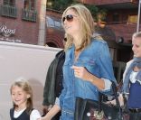 Le top model Heidi Klum redonne vie au canadian suit avec une combinaison Closed. Beverly Hills, le 15 novembre 2011. 