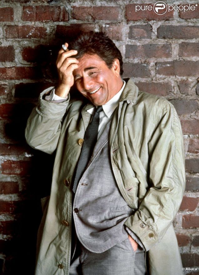 L'acteur défunt Peter Falk, connu pour avoir joué pendant 35 ans Columbo, arborait toujours un trench-coat pour mener à bien ses enquêtes. 