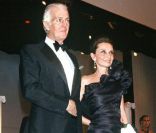 Audrey Hepburn et sa célèbre noire, aux côtés de Hubert de Givenchy. Paris, le 12 mai 1982. 