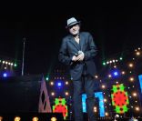Rachid Taha durant le concert de la Tolérance à Agadir au Maroc le 15 octobre 2011<br />