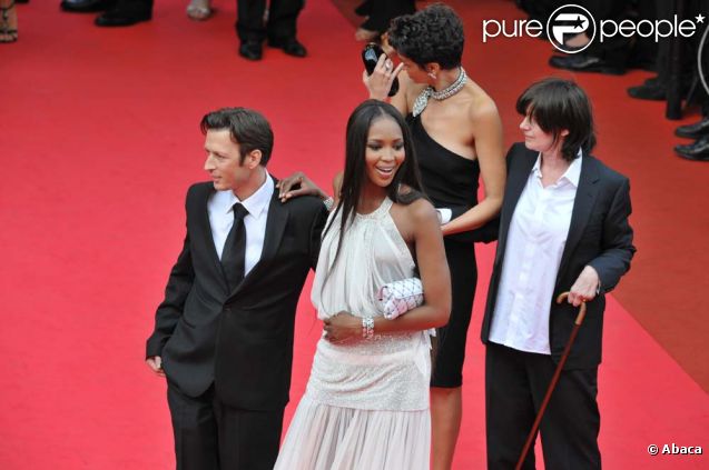 Christophe Rocancourt, Naomi Campbell et Catherine Breillat montent les marches de Cannes, le 21 mai 2008.