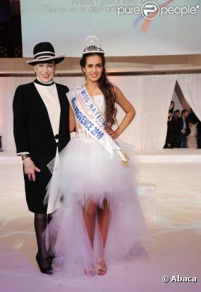 Geneviève de Fontenay et Barbara Morel, à Paris, pour l'élection de Miss Nationale 2011, en décembre 2010.