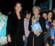 Maud Fontenoy entourée de centaines d'enfants en visite à la Villette à Paris le 20 octobre 2011