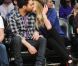 Adam Levine (photo : en avril 2011 avec sa compagne Anna Vyalitsina à un match des Lakers), malgré ses activités en télé, a flingué Fox News.