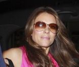 Elizabeth Hurley quitte les studios de la Fox, à New York. Le 20 octobre 2011
