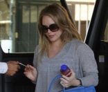 Hilary Duff quitte la salle de sport Nine Zero One, à Los Angeles, vendredi 21 octobre 2011.