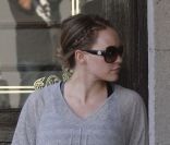 Hilary Duff quitte la salle de sport Nine Zero One, à Los Angeles, vendredi 21 octobre 2011.