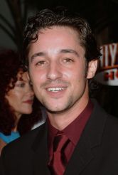 Thomas Ian Nicholas pose en mars 2006 lors d'une avant-première à Los Angeles 