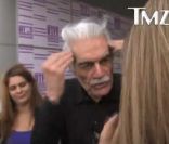 Omar Sharif pète les plombs face à une fan et la gifle, à Doha - octobre 2011