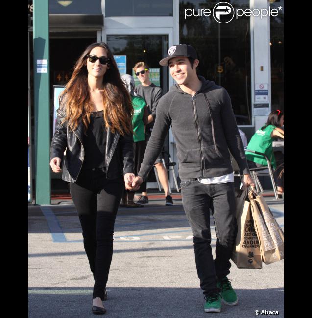 Pete Wentz et sa petite amie se rendent dans un supermarché bio, le mercredi 12 octobre 2011 à Los Angeles.