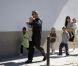 Angelina Jolie et Brad Pitt avec tous leurs enfants en mars 2010 à la Nouvelle Orléans