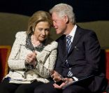 Hillary et Bill Clinton, à Washington, le 14 janvier 2011. 