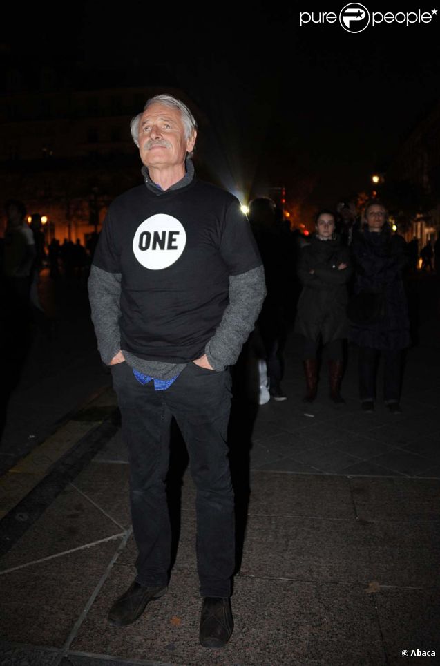 Yann Arthus-Bertrand au rassemblement de l'organisation One devant l'Hôtel de ville de Paris, le 31 octobre 2011.