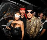 Grichka Bogdanoff et Jean-Roch au VIP ROOM Theater pour la soirée Halloween à Paris le 31 octobre 2011