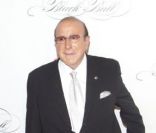 Clive Davis lors de la soirée Keep a Child Alive au Hammerstein Ballroom de New York le 3 novembre 2011 