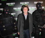 François Berléand sur le sentier de la guerre.  Call of Duty: Modern Warfare 3  a vécu un lancement en grande pompe au palais de Chaillot, à Paris, le 7 novembre 2011. Activision avait vu les choses en grand et convié de nombreux VIP.