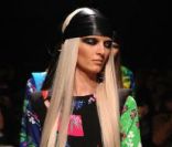 Des mannequins lors du défilé Versace pour H&M, à New York, le 8 novembre 2011