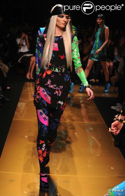 Des mannequins lors du défilé Versace pour H&M, à New York, le 8 novembre 2011