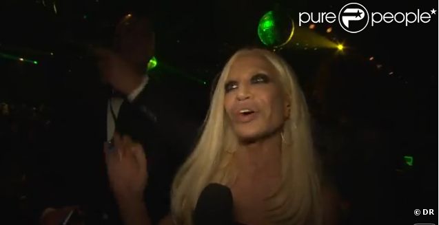 Donatella Versace lors du défilé Versace pour H&M, à New York, le 8 novembre 2011