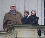 Nikolai et Felix de Danemark étaient avec leur grand-père Henrik de Danemark pour le week-end de l'Hubertus Hunt (Hubertusjagt), les 5 et 6 novembre 2011. 