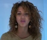 Noémie Lenoir dans le teaser pour le DVD Tout sur Jamel de Jamel Debbouze