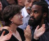Evelyne Tsonga et Ronny Turiaf le 13 novembre lors de la finale du Masters 1000 de Paris Bercy