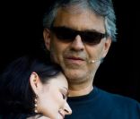 Andrea Bocelli et sa compagne Veronica Berti en juillet 2009 à Venise<br />