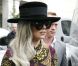 Lady Gaga à Londres, le 17 novembre 2011. Son look est signé Burberry Prorsum Printemps-été 2012.