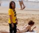 Steven Tyler et sa belle Erin Brady se relaxent, ou presque, sur la plage