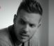 M. Pokora jeune dans son dernier clip En attendant la fin