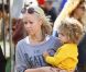 Kendra Wilkinson avec son adorable fils Hank, le samedi 19 novembre 2011 à Calabasas.