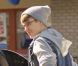 Justin Bieber se promène à Los Angeles, le lundi 21 novembre 2011.