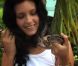 Miss Lorraine n'hésite pas à s'entourer d'un serpent à Cancun au Mexique en novembre 2011