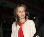 Eva Herzigova se rend à la soirée de charité organisée à Londres par Hoping Charity, le lundi 21 novembre 2011.
