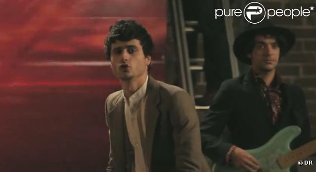 Image extraite du clip  Cul et Chemise  et BB Brunes, novembre 2011.